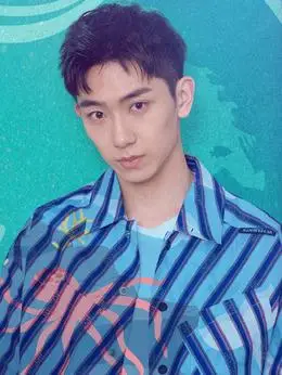 凌空一路参加跳水比赛"腾空之约",从跳水菜鸟逐步成