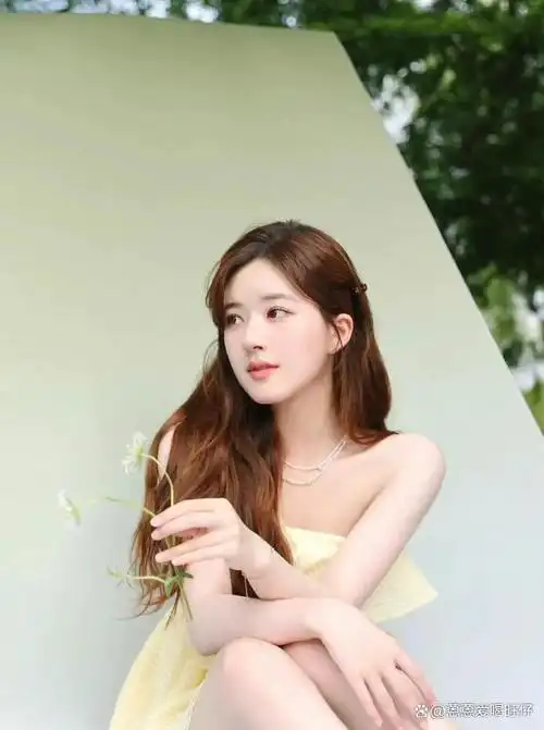 而近日,中国一线女演员赵露思以其新造型美得如同芭比娃娃般成为了