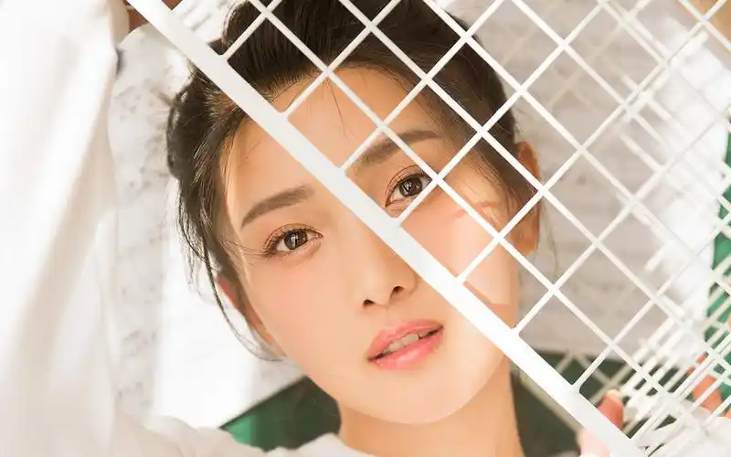 清新性感美女白色t恤唯美写真图片壁纸