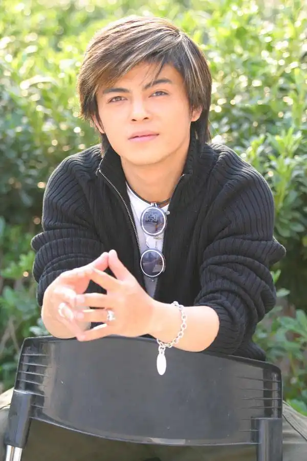 当年超红的童星:她发福38岁未婚,他成公司老总,他沦落端盘子!