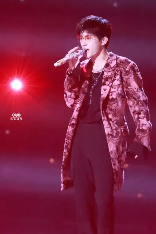 易烊千玺 限定玫瑰##易烊千玺压轴舞台#【洛希极限】231110 天猫突後