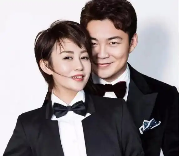 马丽携小11岁老公现身澳门一路挽手说笑好甜蜜男方幸福肥