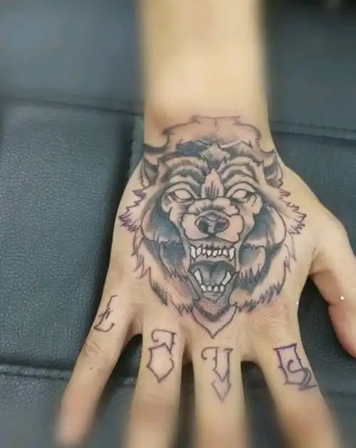 手背狼头纹身图片