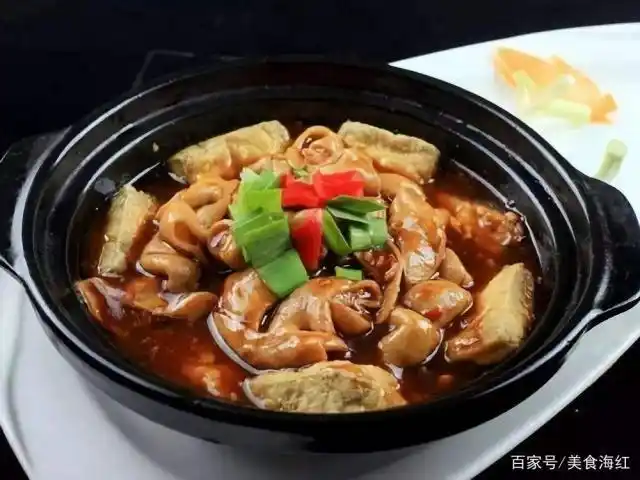 大厨教你做,闻起来臭,吃起来好香的臭豆腐肥肠煲,超级好吃