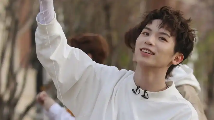 未 十七 徐新驰 陈俊豪 刘隽现在前两个是最喜欢的大vocal和大rapper