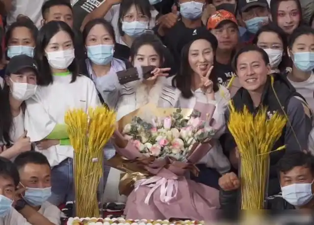 收官破40亿有翡赵丽颖难忘落泪王一博演技弯道超车