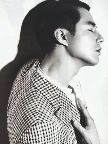 knowledge_pagebreak--这款赵寅成圆寸头发型造型,发丝非常短,搭配