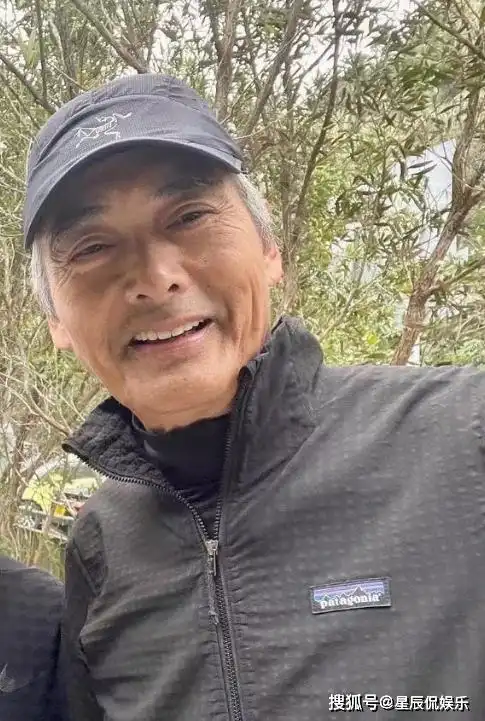 周润发近照曝光状况堪忧满头银发皱纹深重66岁看起来像80岁