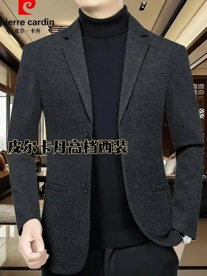 这款西装高级有质感,款式简单大方不失时尚,版型修身显线条,上身效果