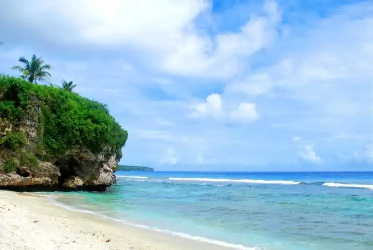 碧海蓝天,海天一色,景色秀美.