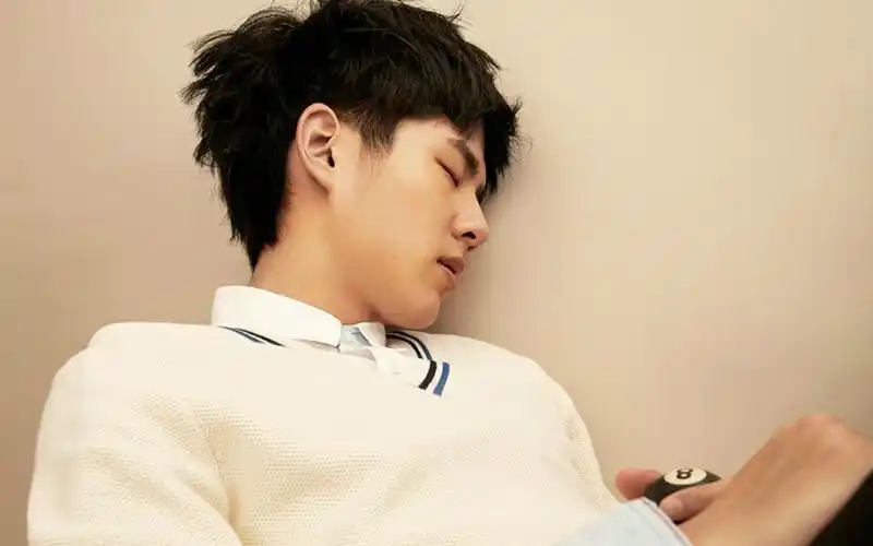 刘昊然壁纸图片