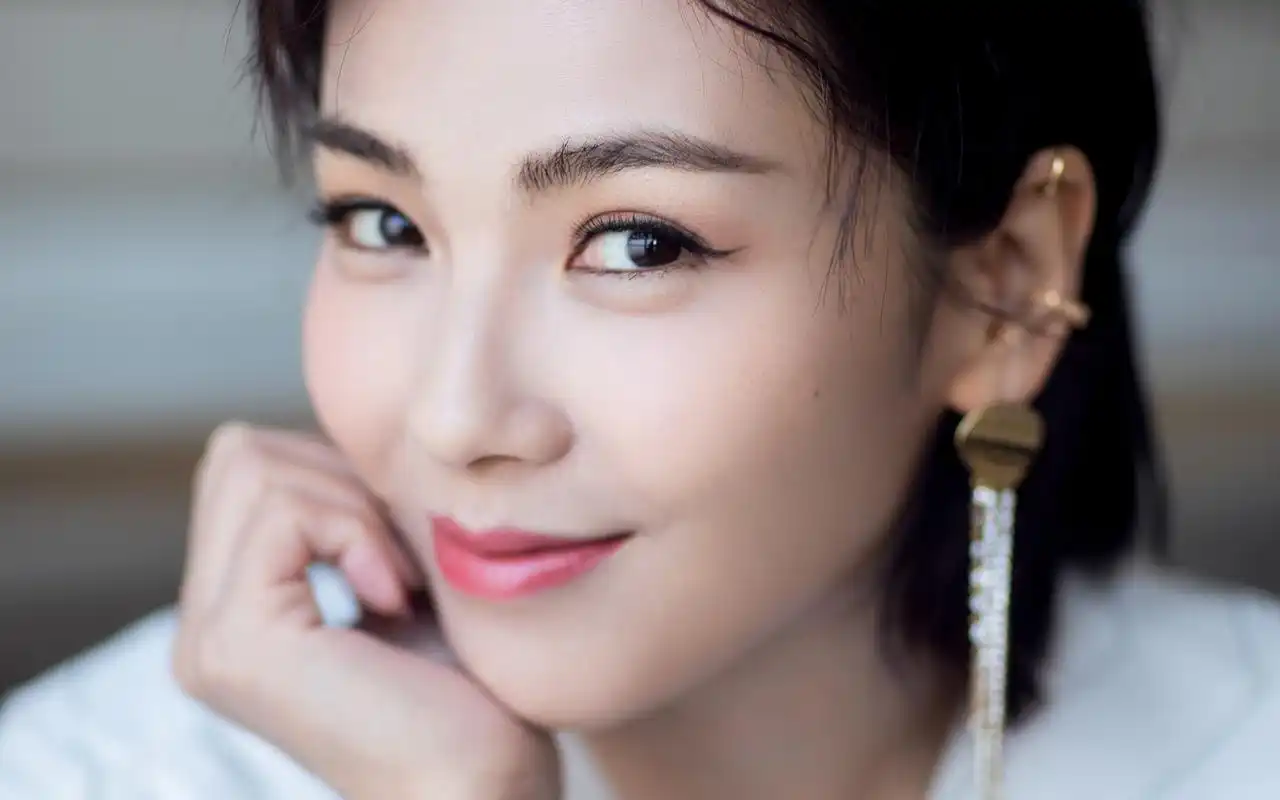 刘涛温婉动人写真桌面壁纸高清大图预览1920x1200_大陆明星下载_美桌