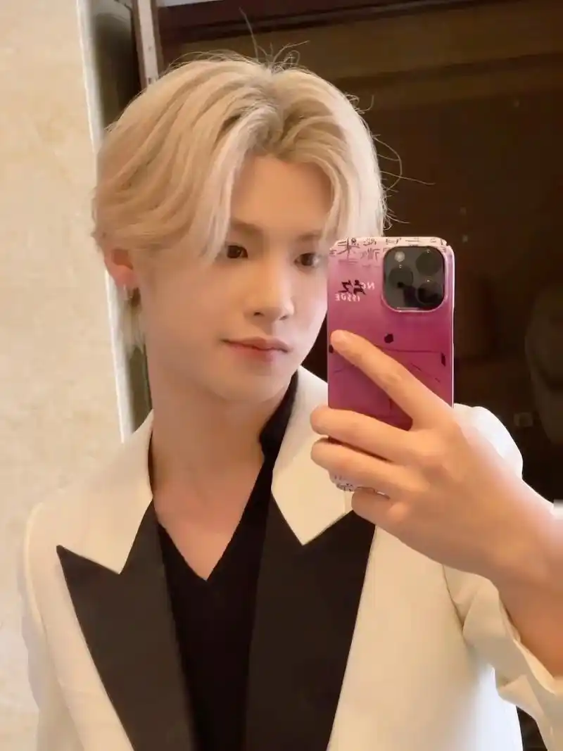 黄明昊 今天也是限定金发帅哥99 - 抖音