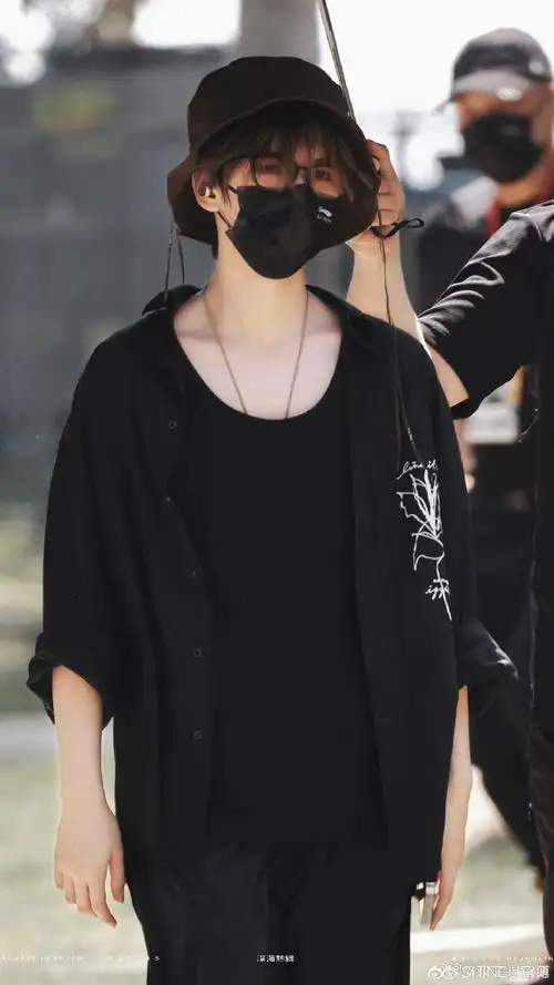 shineli##时代少年团贺峻霖##贺峻霖同款##贺峻霖私服##贺峻霖的穿搭