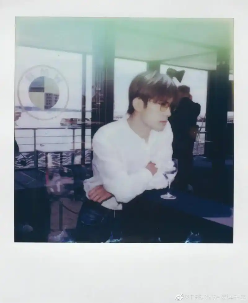 南法海边07#易烊千玺 #生活顺利 #易烊千玺新专辑叫刘艳芬 - 抖音