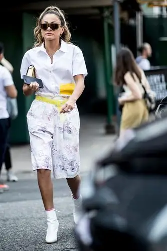 2019春夏时装周潮人街拍,前卫摩登趣味还不够原来够拉风才算酷