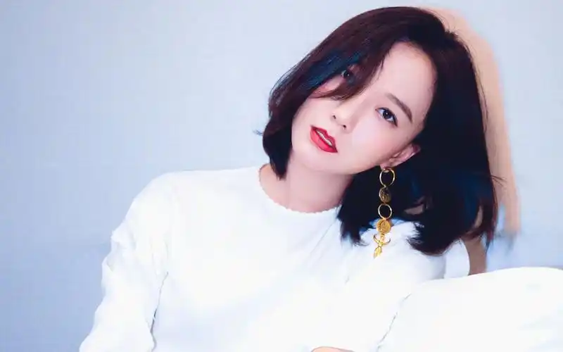 王珞丹图片,分享一组女星模特图片给大家,图中的桌面壁纸壁纸会