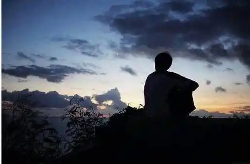 男生落寞伤感的图片说说心情短语