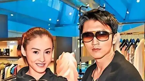 直到如今才明白,谢霆锋对张柏芝不仅是喜欢,而是用尽全力的深爱