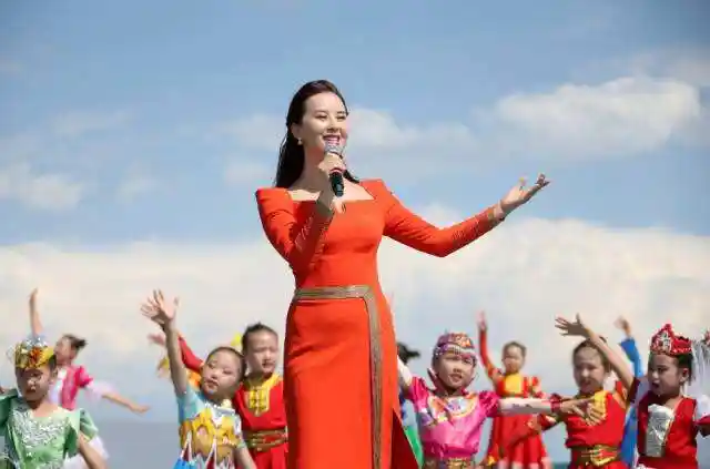 南枯信短评:空政文工团歌手王雅洁的北漂与成长——从《中华民族唱