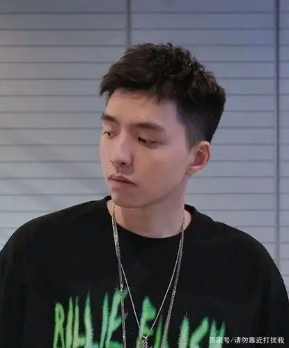 你能在00后说"两边剪短"吗?4款时尚帅气的男士发型