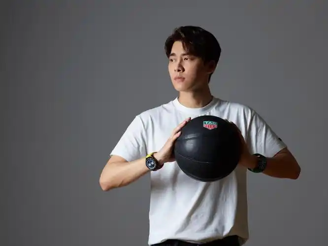 我要打篮球:李易峰变身篮球学长,最想和姚明打篮球,现场酷爆了