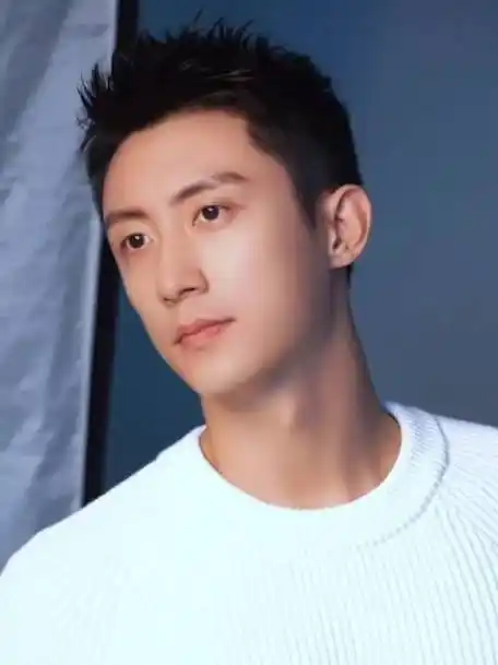 黄景瑜雪场生图##黄景瑜他从火光中走来