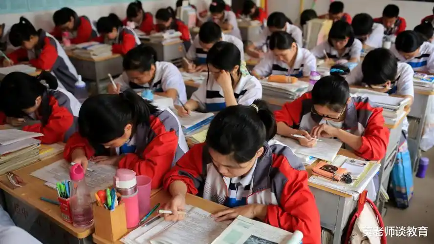 别盲目否定,一半学生考不上大学,皆因败在高一-爱子网