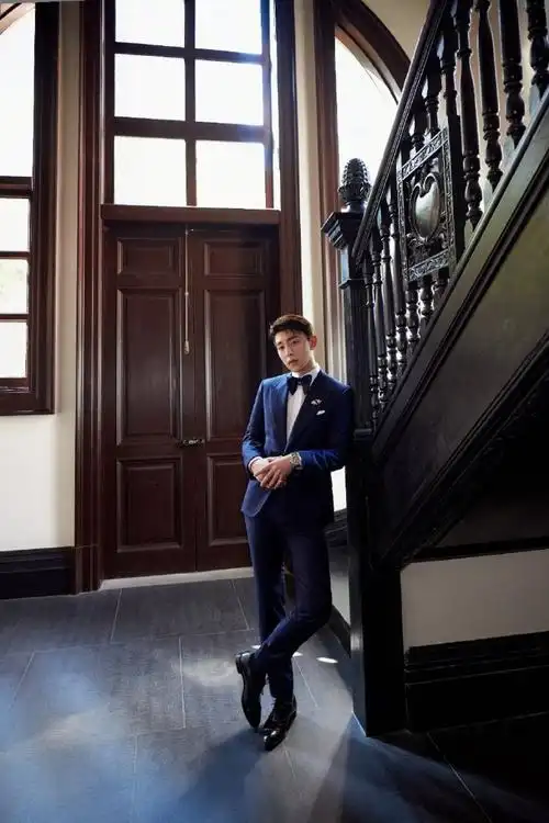 邓伦#此时此刻超级想看老公穿西装  今年生日可以拥有新的西装小王子