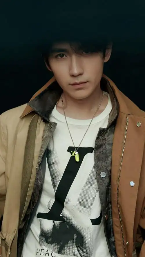 朱一龙时尚帅气写真