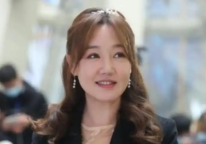 回顾薛佳凝分手13年胡歌已婚我却皈依佛门一别两宽各生欢喜