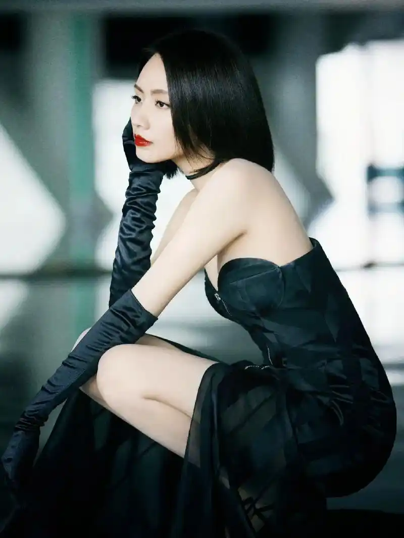 刘惜君 港风氛围感拉满#图文伙伴计划 #大风吹 #港风 - 抖音