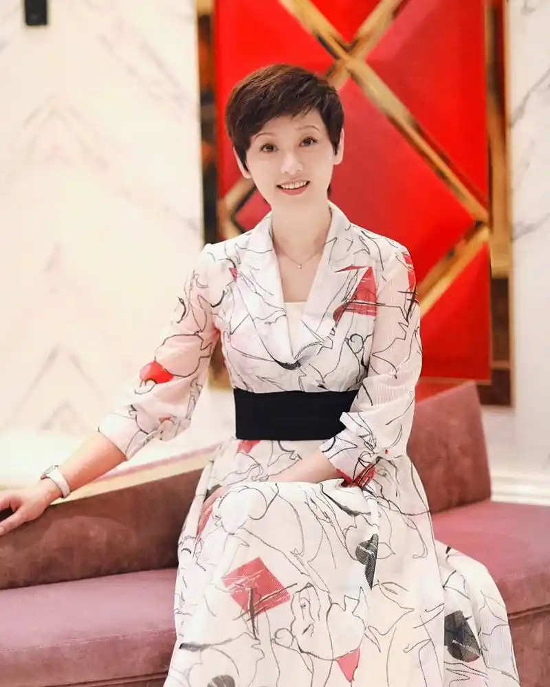 已结婚生子的杨立新,偷偷照顾20岁徐帆三年,之后徐帆却觉得愧疚