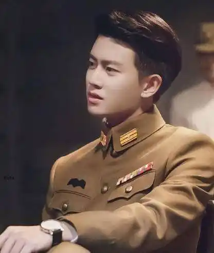 《秋蝉》任嘉伦穿上军装a爆了,眼神杀太完美_叶冲_剧中_因为