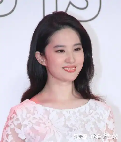 刘亦菲神仙颜值饱满身材美丽又迷人
