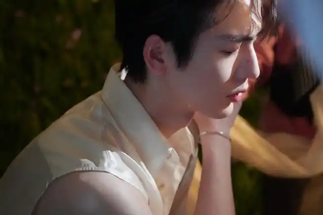 是坚持健身的张凌赫!下次建议腹肌也露一下!