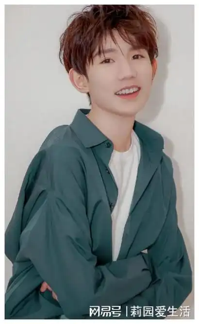 王俊凯身价降级严重,代言不知名面膜,被吐槽像"微商",吃老本|王源