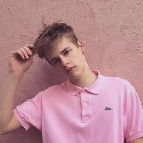 粉色短袖魅男_欧美男生头像图片_扣扣居