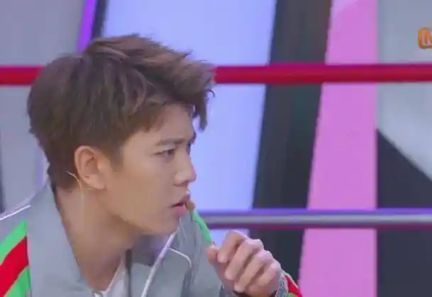 一下夫妇合体上快本,看清任嘉伦谭松韵坐一起的间距,已婚男的觉悟_cp