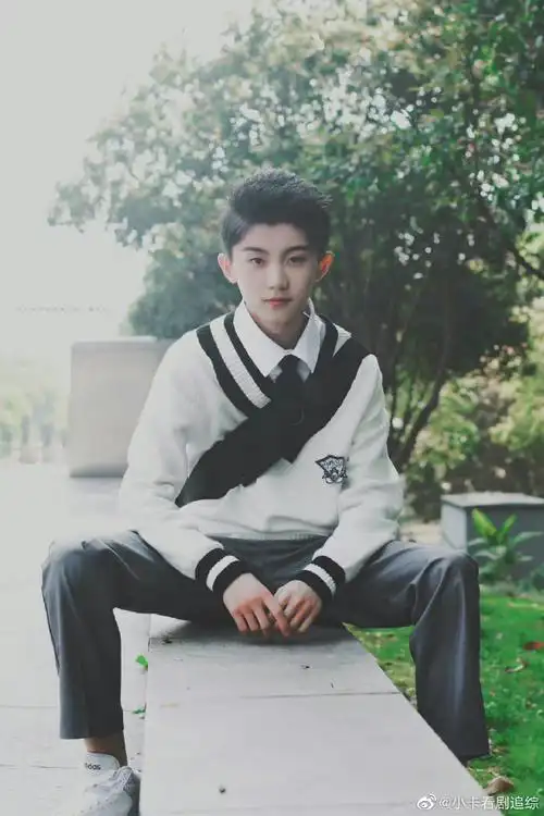 照小时候脸蛋肉肉的777好可爱@时代少年团队长-马嘉祺#马嘉祺童年