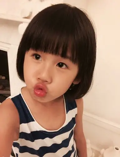 萌娃贝儿爱嘟嘴 鬼马表情萌酥网友(组图)