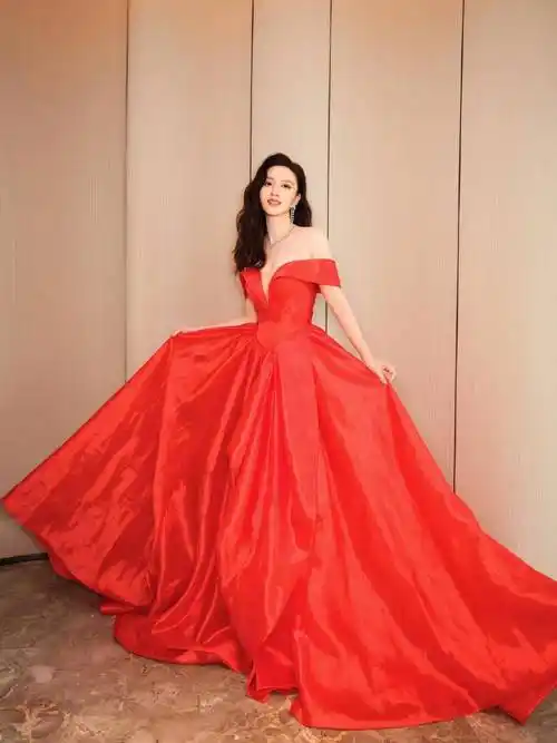 万茜,张萌,李小冉等女星深v礼服大秀性感身材!_时尚_盛典_黑色