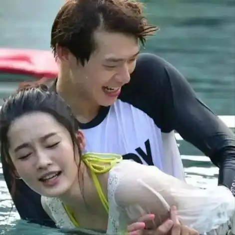 但是当时就连李沁都看不下去了出来替魏大勋说话,李沁表示当时综艺都