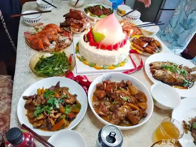 老爸过生日,我忙活一上午炒了10个菜,嫂子:下次还是去饭店吃吧