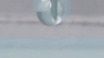水滴落到水面就消失了?没那么简单!看水滴如何翩翩起舞!