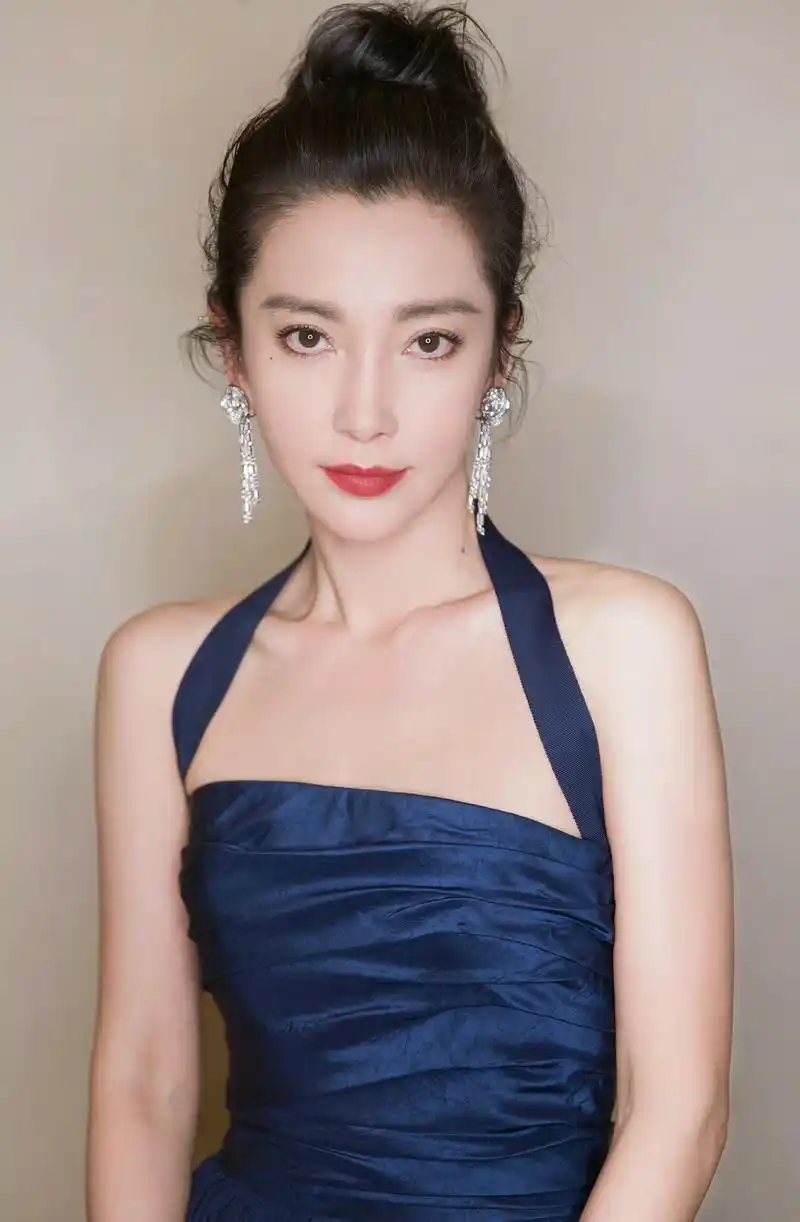 不老女神李冰冰,优雅性感,国际范十足