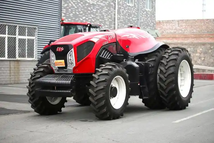 东方红lf2204无人驾驶拖拉机苏哈比体验无人驾驶拖拉机"不仅如此,中国