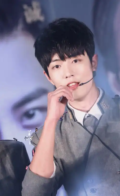 肖战超话#肖战#183.6的兔子先生中午好呀接收这波兔牙合集啦