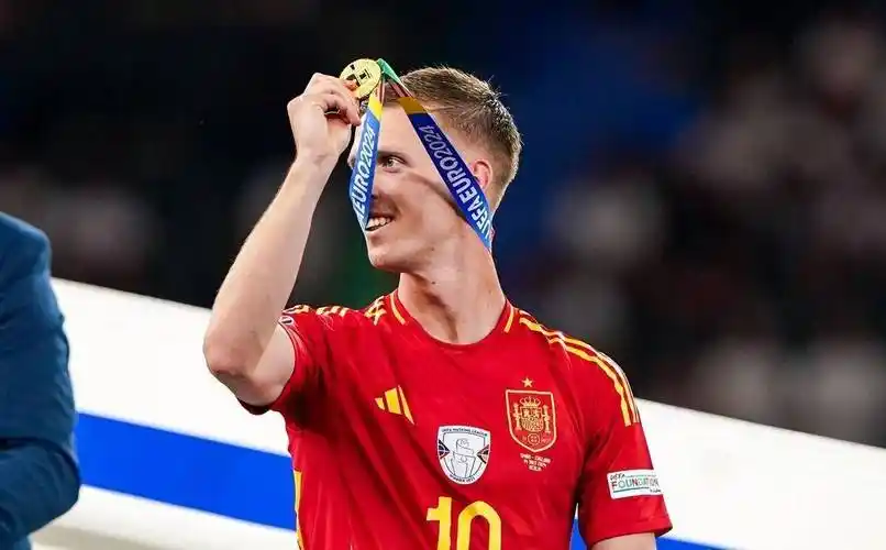 福星!西班牙球星不但获得欧洲杯金靴,还用这金头拯救了球队