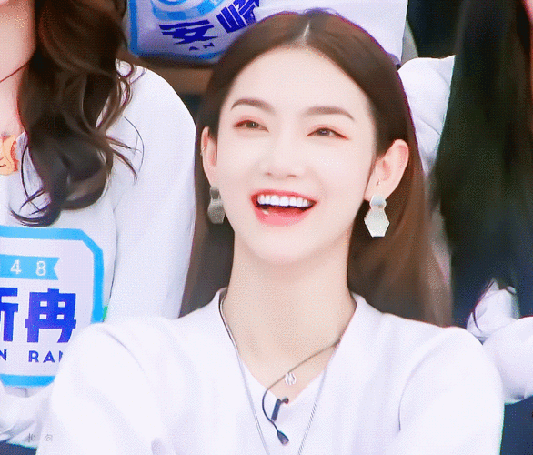 我发现跟朋友聊天的时候曾可妮的表情包太好用了